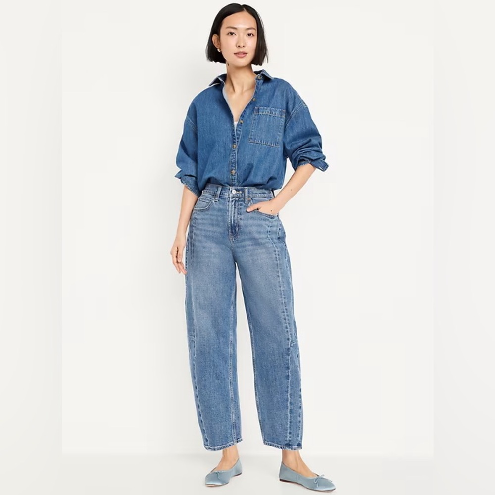High Waisted Ankle Barrel Jeans in Medium Wash • Size 6